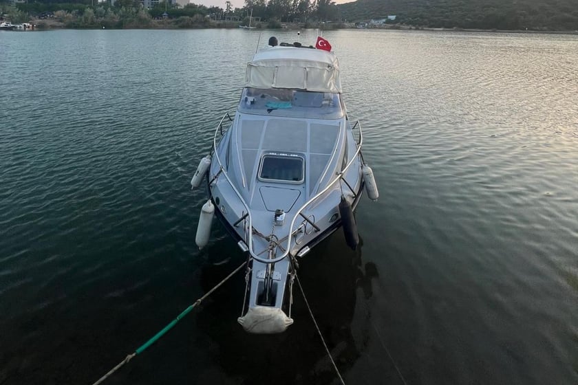 Kusadasi Motor Yacht 3 cabin 6 berths 8 guests 9 m Listing Number: #22137 4