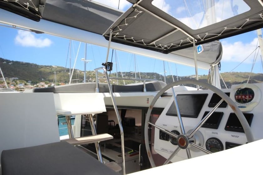 Road Town Catamaran Cabine 4  8  slaapplaatsen 8  gasten 12.58 m Lijstnummer: #22139 5