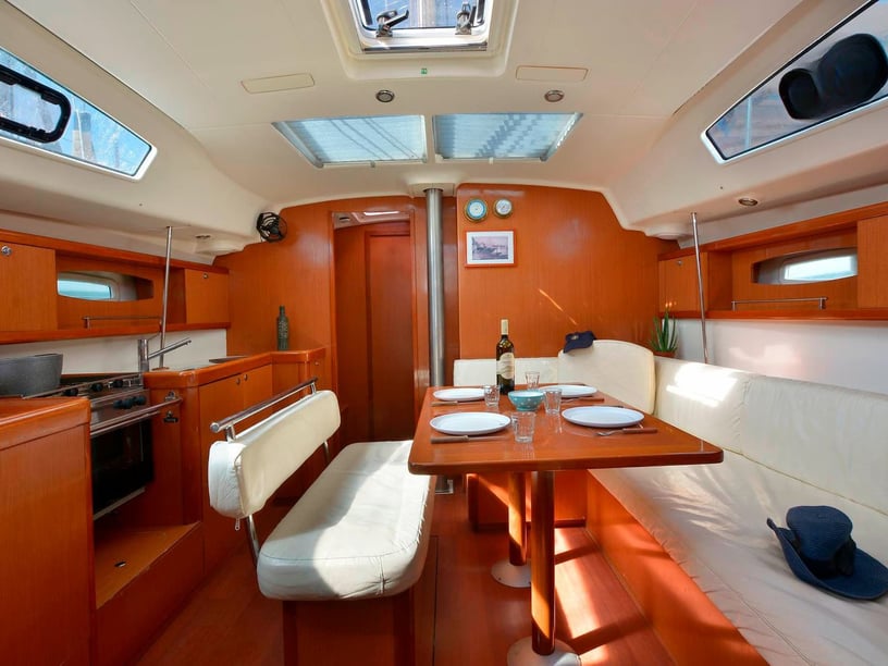 Korfu Segelboot 4 Kabine 10 Liegeplätze 10 Gäste 13.13 m Nummer des Inserats: #22148 2