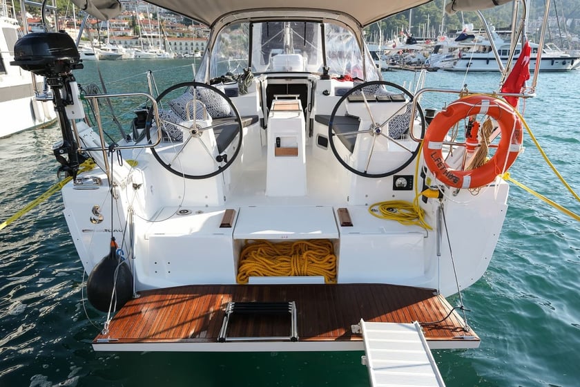 Fethiye Velero Cabina 2  4  literas 4  invitados 10.77 m Número de anuncio: #22200 3
