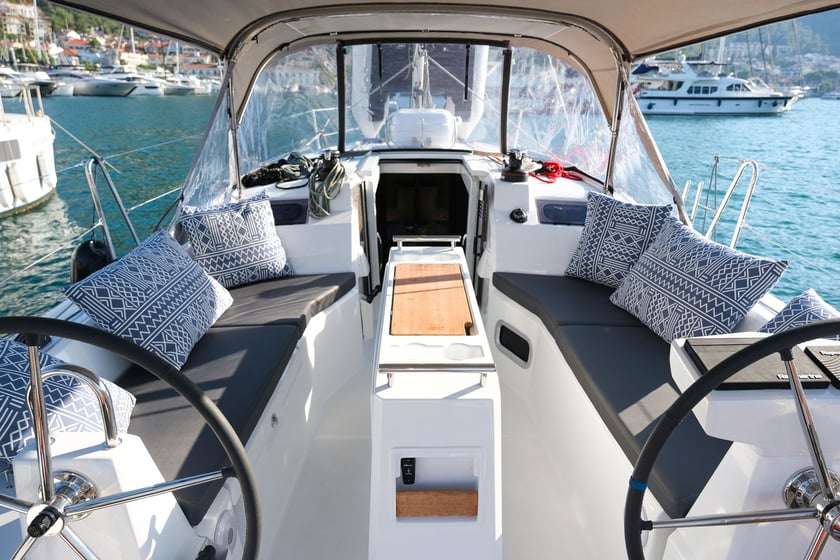 Fethiye Velero Cabina 2  4  literas 4  invitados 10.77 m Número de anuncio: #22200 5