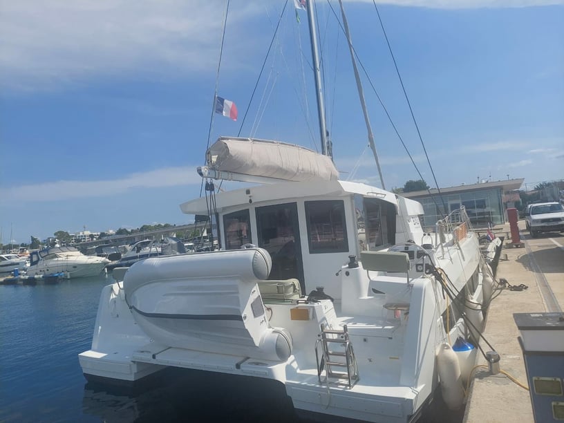 Zadar Catamaran 6 cabin 10 berths 10 guests 12.08 m Listing Number: #22223 3