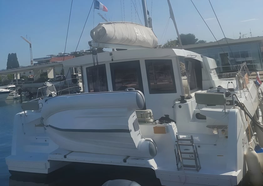 Zadar Catamaran 6 cabin 10 berths 10 guests 12.08 m Listing Number: #22223