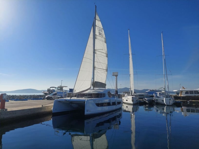 Zadar Catamaran Cabine 4  10  slaapplaatsen 10  gasten 11.78 m Lijstnummer: #22223 3