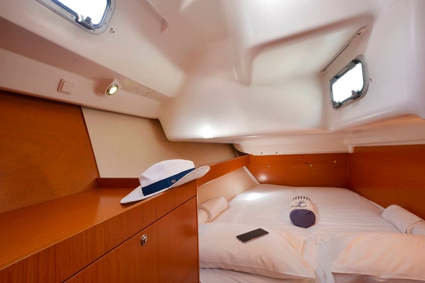 Corfú Velero Cabina 3  6  literas 8  invitados 11.82 m Número de anuncio: #22224 5