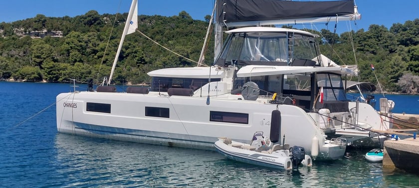 Dubrovnik Catamaran 3 cabin 10 berths 12 guests 13.99 m Listing Number: #22234 4