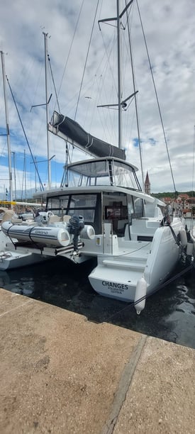 Dubrovnik Catamarano cabina 4  cuccette 9  9  ospiti 13.99 m Numero dell'inserzione: #22234 5