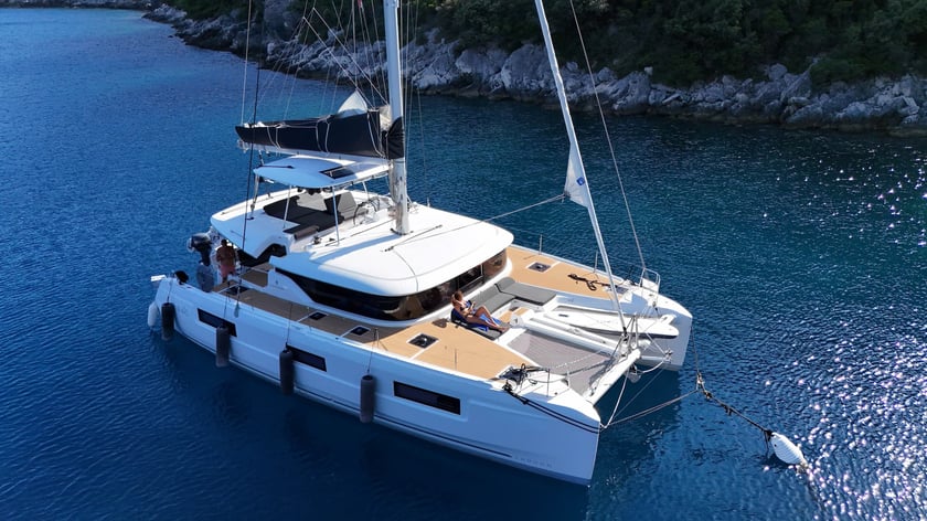 Dubrovnik Catamaran 3 cabin 8 berths 8 guests 13.99 m Listing Number: #22234