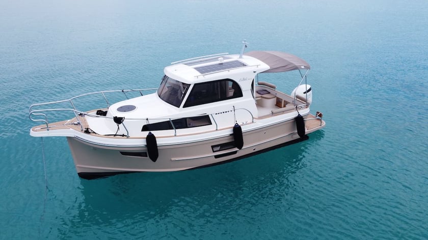Pula Bateau à moteur Cabine 2  Couchettes 5  Invités 8  8.7 m Numéro de l'annonce: #22236 3