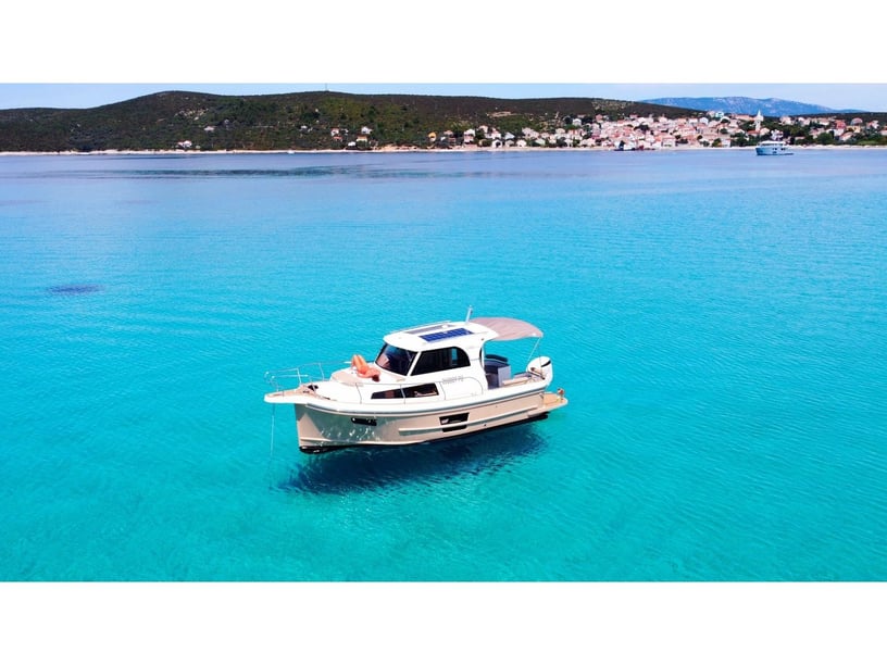 Pula Motorboat 2 cabin 5 berths 8 guests 8.7 m Listing Number: #22237