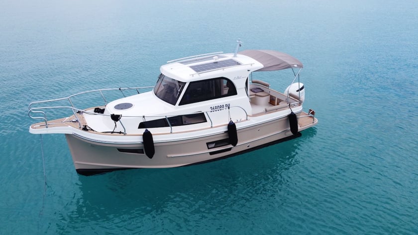 Pula Motorboat 2 cabin 5 berths 8 guests 8.7 m Listing Number: #22237 3