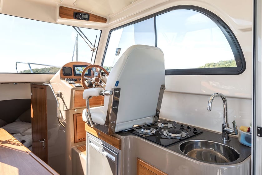 Pula Motorboat 2 cabin 5 berths 8 guests 8.7 m Listing Number: #22237 4