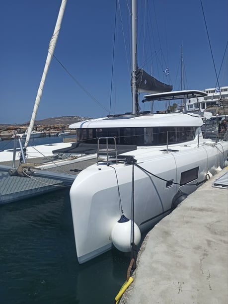 Vlichada Catamaran Cabine 3  6  slaapplaatsen 6  gasten 12.94 m Lijstnummer: #22241 3