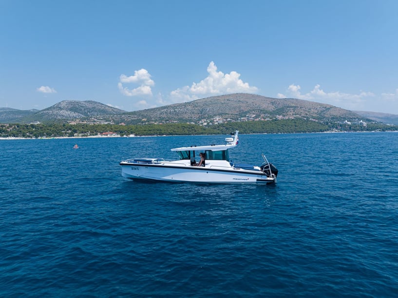 Seget Donji Bateau à moteur Cabine 2  Couchettes 4  Invités 4  8.75 m Numéro de l'annonce: #22264