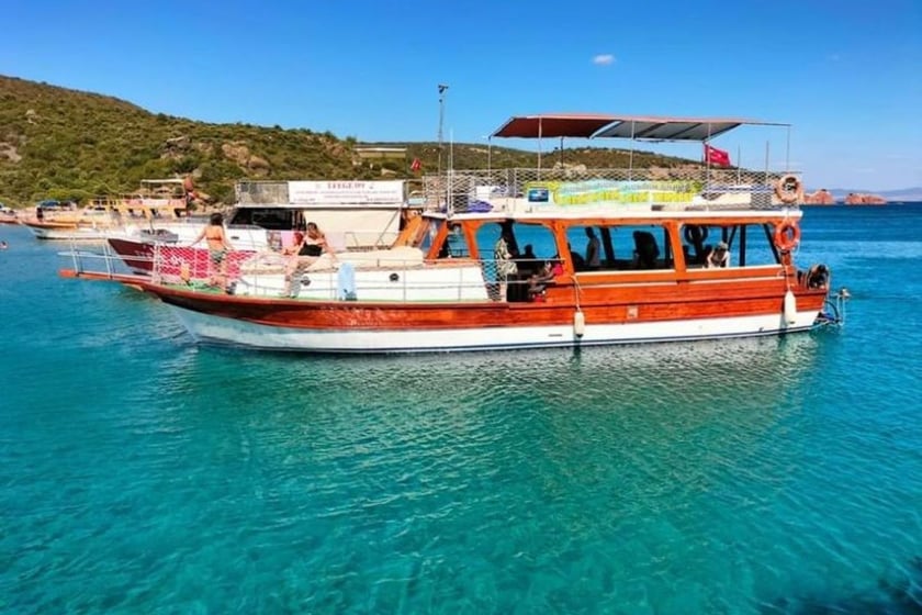 Izmir Gulet   25 guests 14.5 m Listing Number: #22298 3