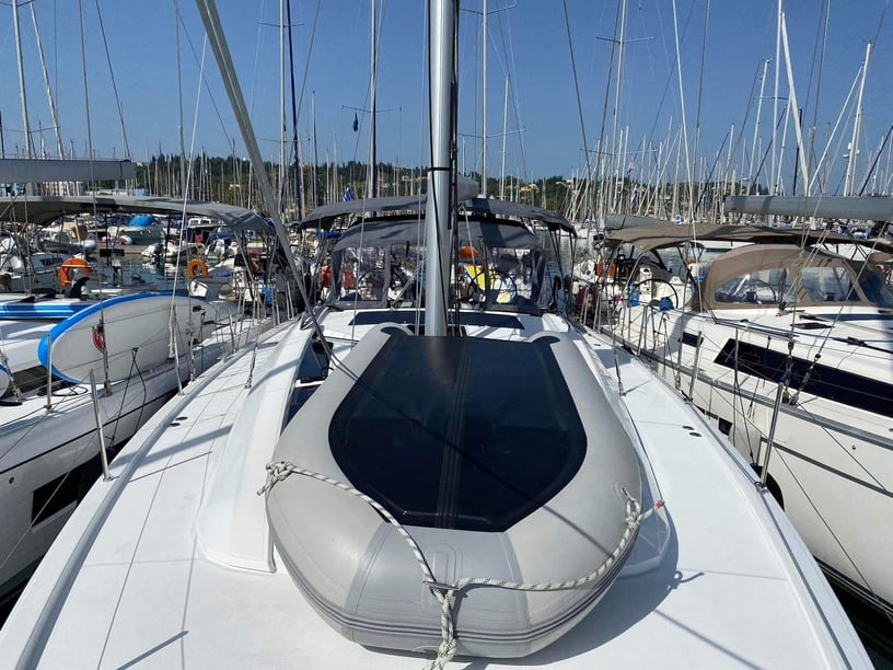 Athènes Voilier Cabine 6  Couchettes 11  Invités 11  15.94 m Numéro de l'annonce: #22306 3