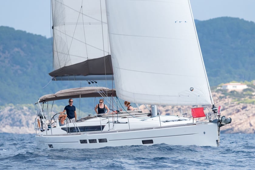 Valencia Sailboat 5 cabin 12 berths 12 guests 14.98 m Listing Number: #22312 4