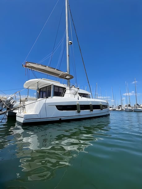 Cagliari Catamaran Cabine 3  Couchettes 6  Invités 6  12.85 m Numéro de l'annonce: #22327 3