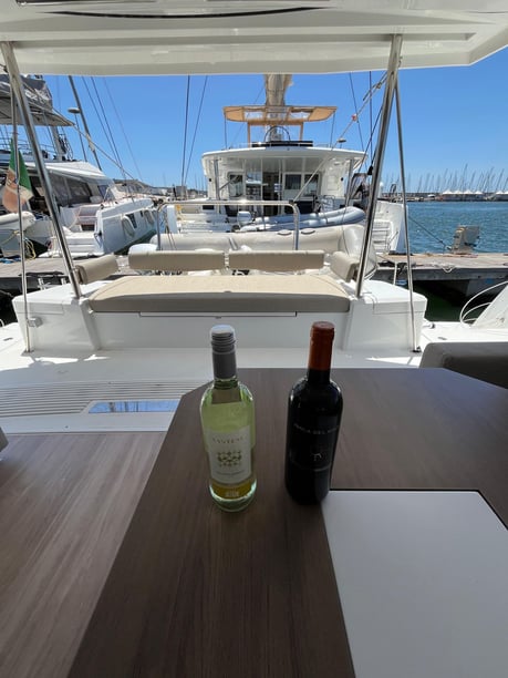 Cagliari Catamaran Cabine 3  6  slaapplaatsen 6  gasten 12.85 m Lijstnummer: #22327 3