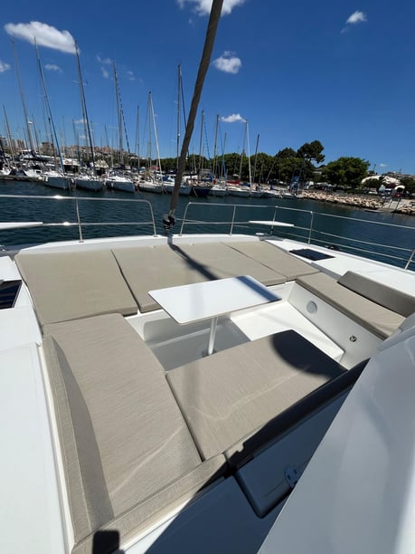 Cagliari Catamaran Cabine 3  6  slaapplaatsen 6  gasten 12.85 m Lijstnummer: #22327 4