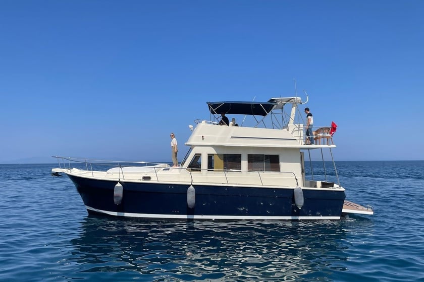 Izmir Motor Yacht 2 cabin  12 guests 14 m Listing Number: #22338 3