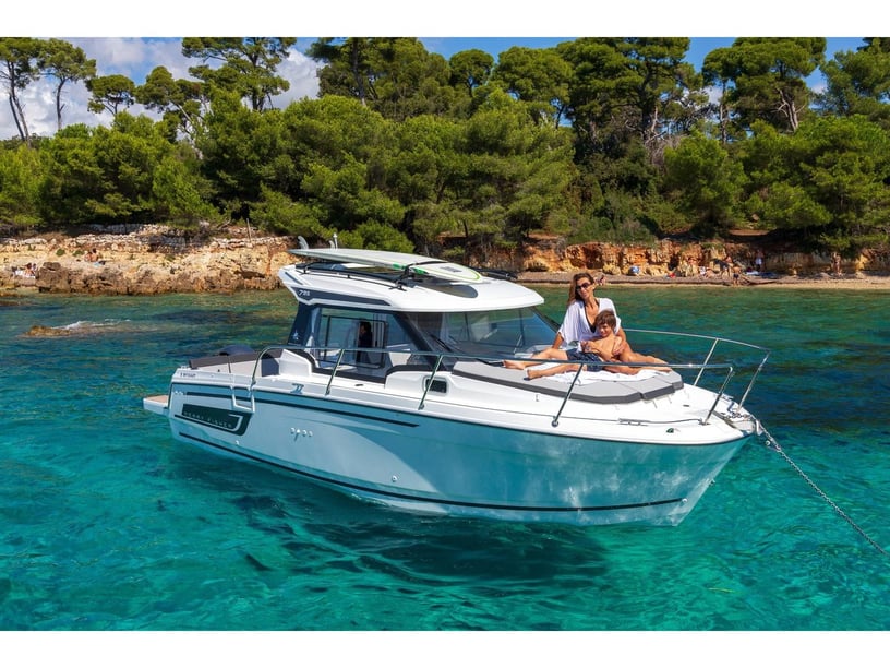 Vodice Motorboot Cabine 1  4  slaapplaatsen 9  gasten 7.95 m Lijstnummer: #22343