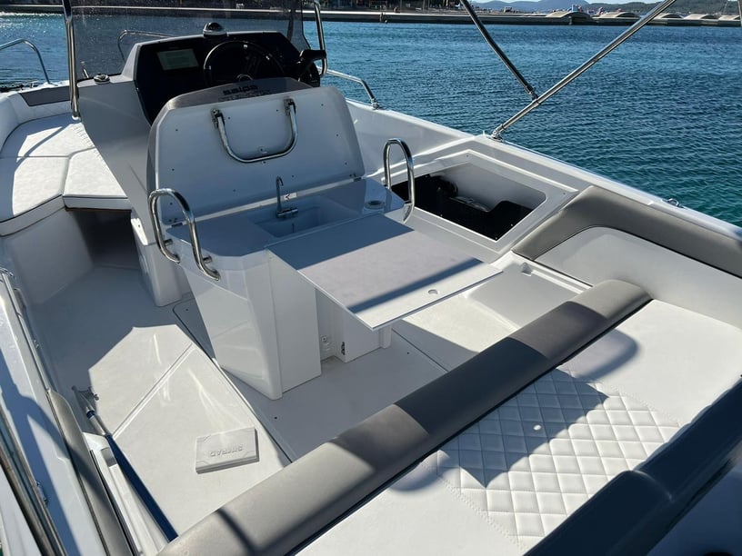 Vodice Motorboat   7 guests 6.15 m Listing Number: #22347 2