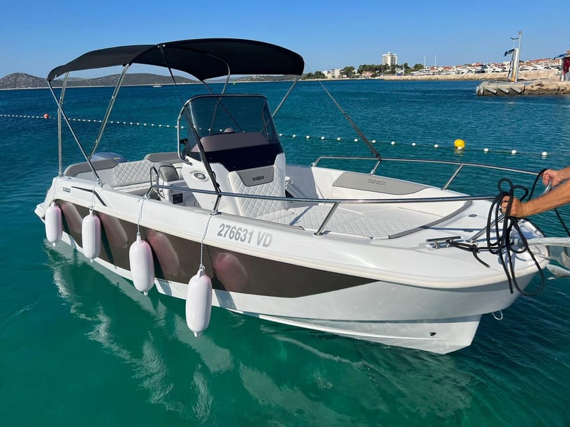 Vodice Motorboat   7 guests 6.15 m Listing Number: #22347 4