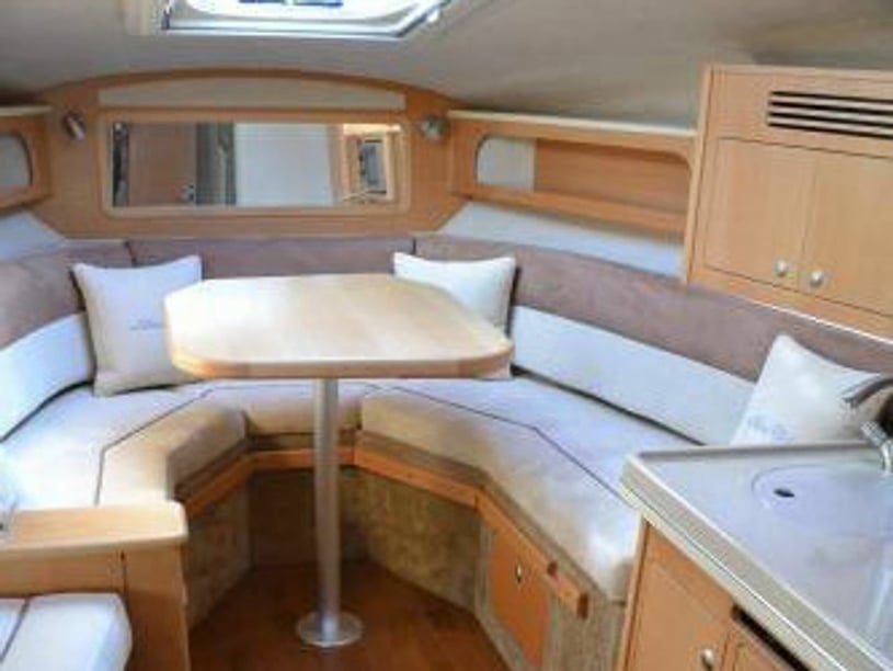 Motorboat 1 cabin 2 berths 8 guests 10.14 m Listing Number: #22350 5