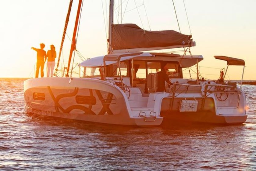 Papeete, Tahiti Catamaran Cabine 3  Couchettes 6  Invités 6  11.33 m Numéro de l'annonce: #22406