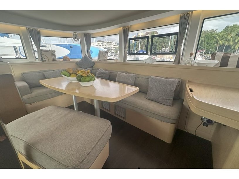 Papeete, Tahití Catamarán Cabina 4  8  literas 6  invitados 12.8 m Número de anuncio: #22407 4