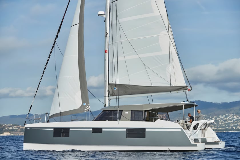 Papeete, Tahiti Catamaran Cabine 3  Couchettes 6  Invités 6  11.98 m Numéro de l'annonce: #22408