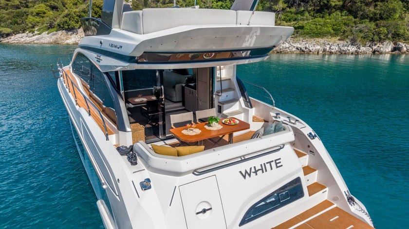 Split Yacht à moteur Cabine 3  Couchettes 6  Invités 6  16.78 m Numéro de l'annonce: #22421