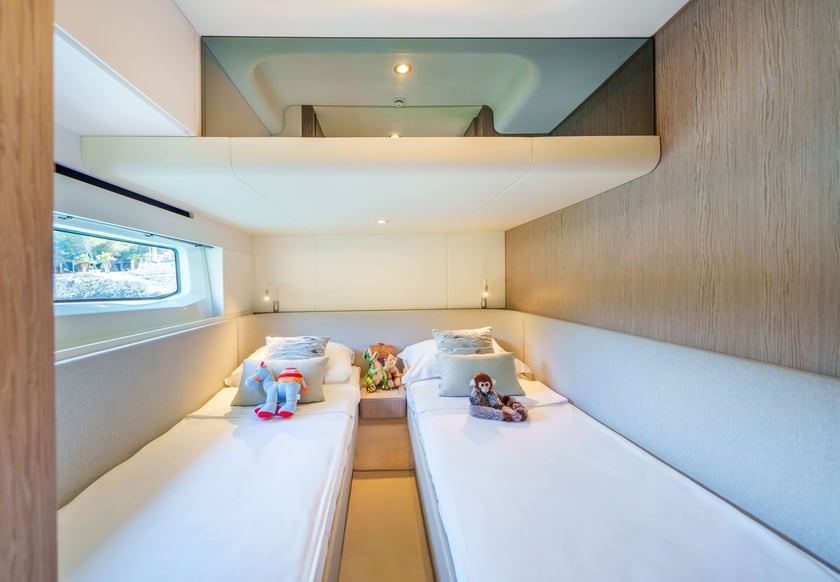Split Yacht à moteur Cabine 3  Couchettes 6  Invités 6  16.78 m Numéro de l'annonce: #22421 2