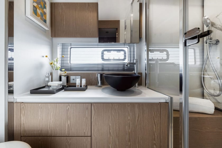 Podstrana Motorboot 3 Kabine 6 Liegeplätze 6 Gäste 16.78 m Nummer des Inserats: #22421 5