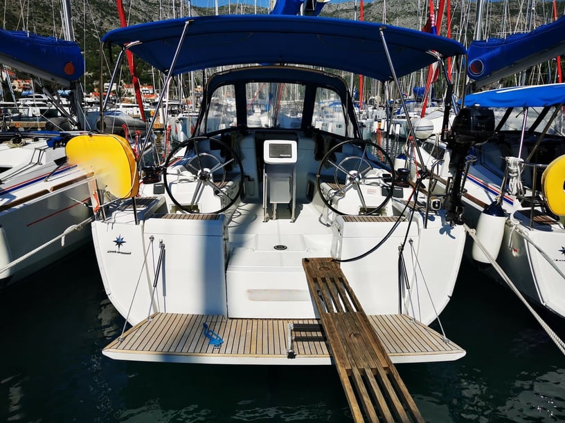 Pula Sailboat 3 cabin 6 berths 6 guests 12.76 m Listing Number: #22435