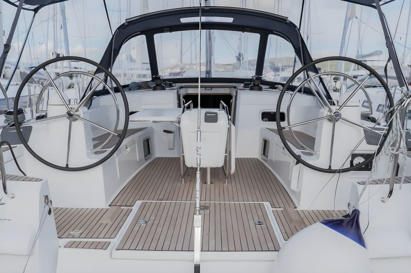 Punat Sailboat 6 cabin 12 berths 12 guests 15.75 m Listing Number: #22437 4