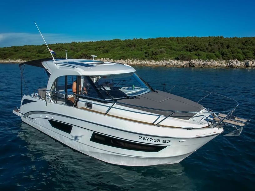 Zadar Motorboat 2 cabin 6 berths 6 guests 7.98 m Listing Number: #22454