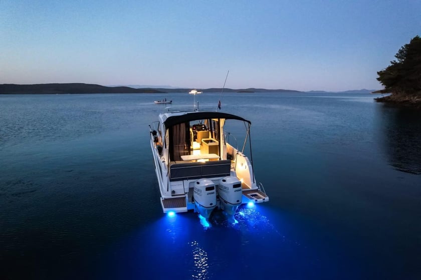 Zadar Motorboat 2 cabin 6 berths 6 guests 7.98 m Listing Number: #22454 4