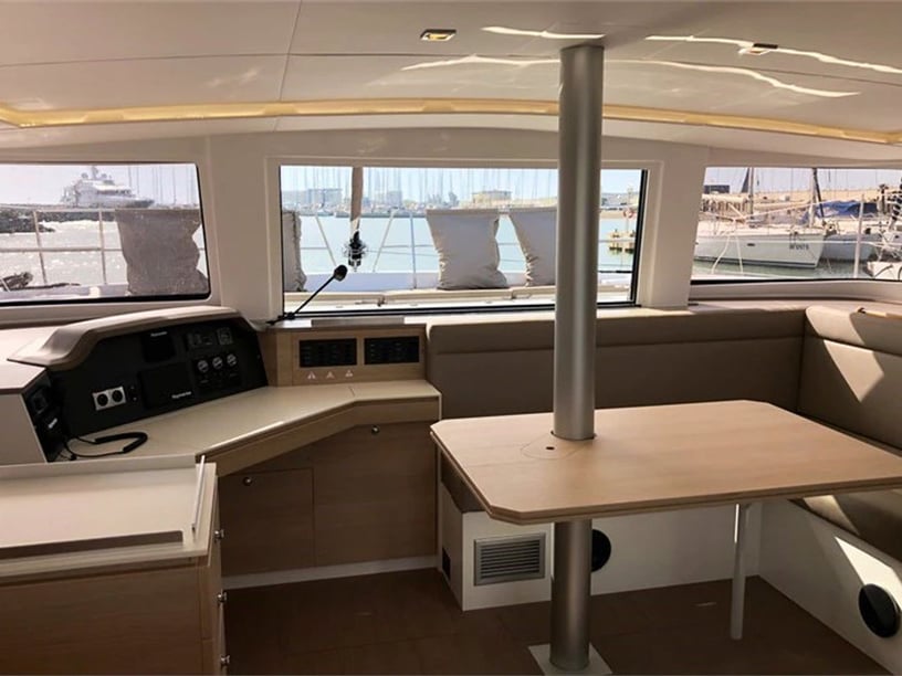 Furnari Catamaran Cabine 4  8  slaapplaatsen 8  gasten 13.6 m Lijstnummer: #22494 2