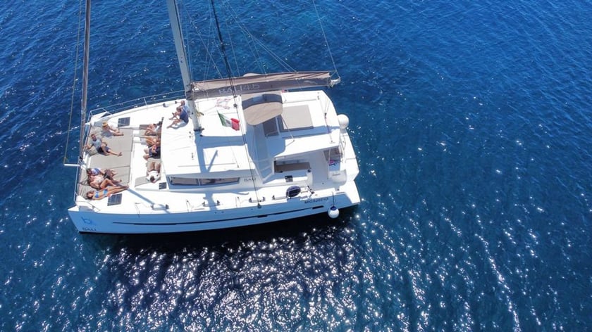 Furnari Catamaran Cabine 4  8  slaapplaatsen 8  gasten 13.6 m Lijstnummer: #22494 5