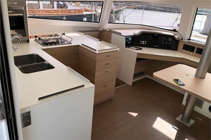 Furnari Catamaran Cabine 4  8  slaapplaatsen 8  gasten 13.6 m Lijstnummer: #22494 4