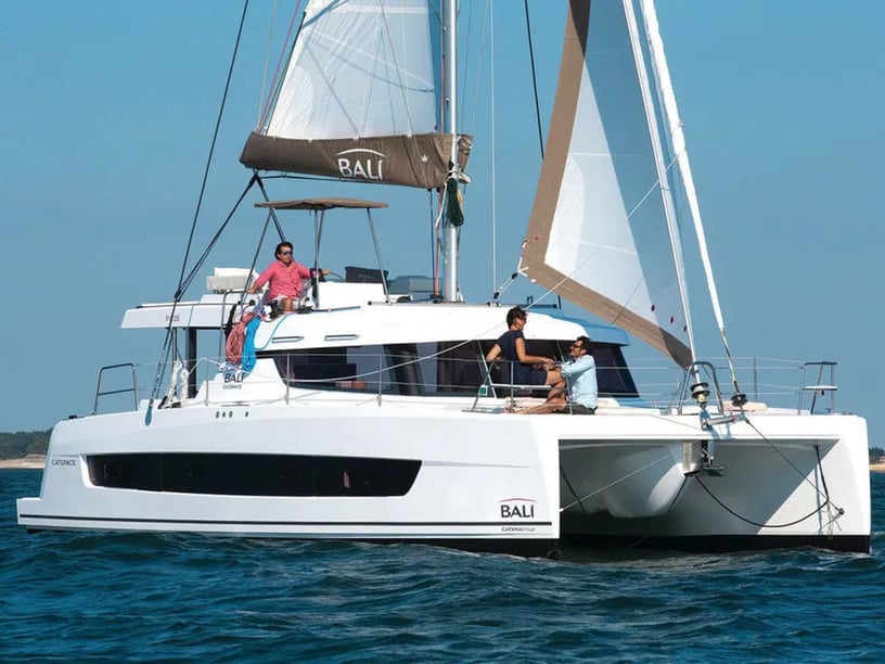 Furnari Catamaran Cabine 4  8  slaapplaatsen 12  gasten 12.31 m Lijstnummer: #22495