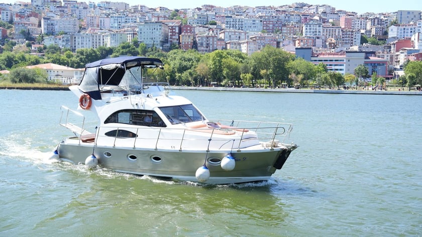 Eminonu Motoryacht 3 Kabine 6 Liegeplätze 8 Gäste 13 m Nummer des Inserats: #22517 2