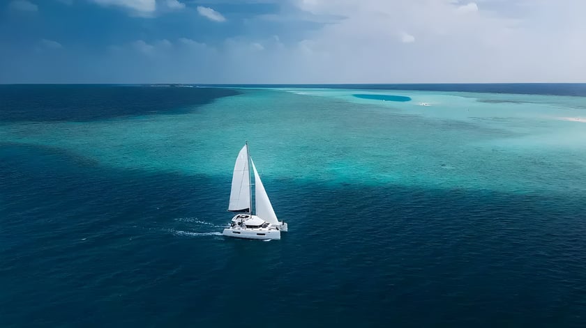 Malé Catamaran Cabine 2  Couchettes 4  Invités 4  11.8 m Numéro de l'annonce: #22595