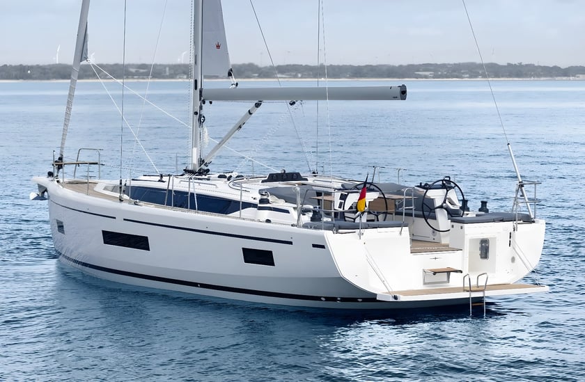 Atenas Velero Cabina 4  9  literas 9  invitados 13.95 m Número de anuncio: #22596