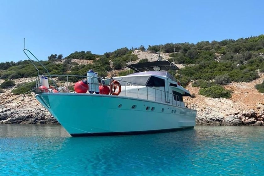 Izmir Yacht à moteur Cabine 3  Couchettes 6  Invités 10  19 m Numéro de l'annonce: #22597 2