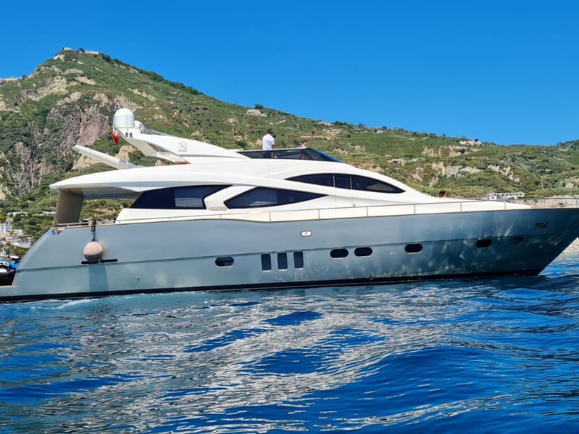 Castellammare di Stabia Motoryacht 4 Kabine 8 Liegeplätze 8 Gäste 24 m Nummer des Inserats: #22602