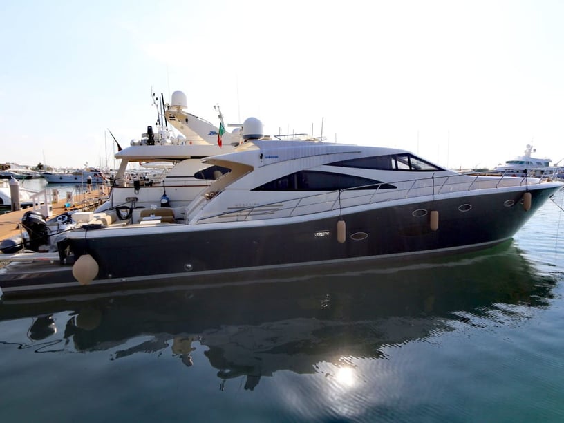 Salerno Motoryacht 4 Kabine 8 Liegeplätze 16 Gäste 23.8 m Nummer des Inserats: #22604