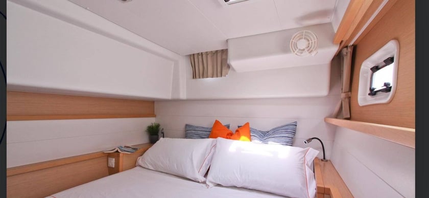 Naples Catamaran 4 cabin 8 berths 8 guests 13.61 m Listing Number: #22613 5